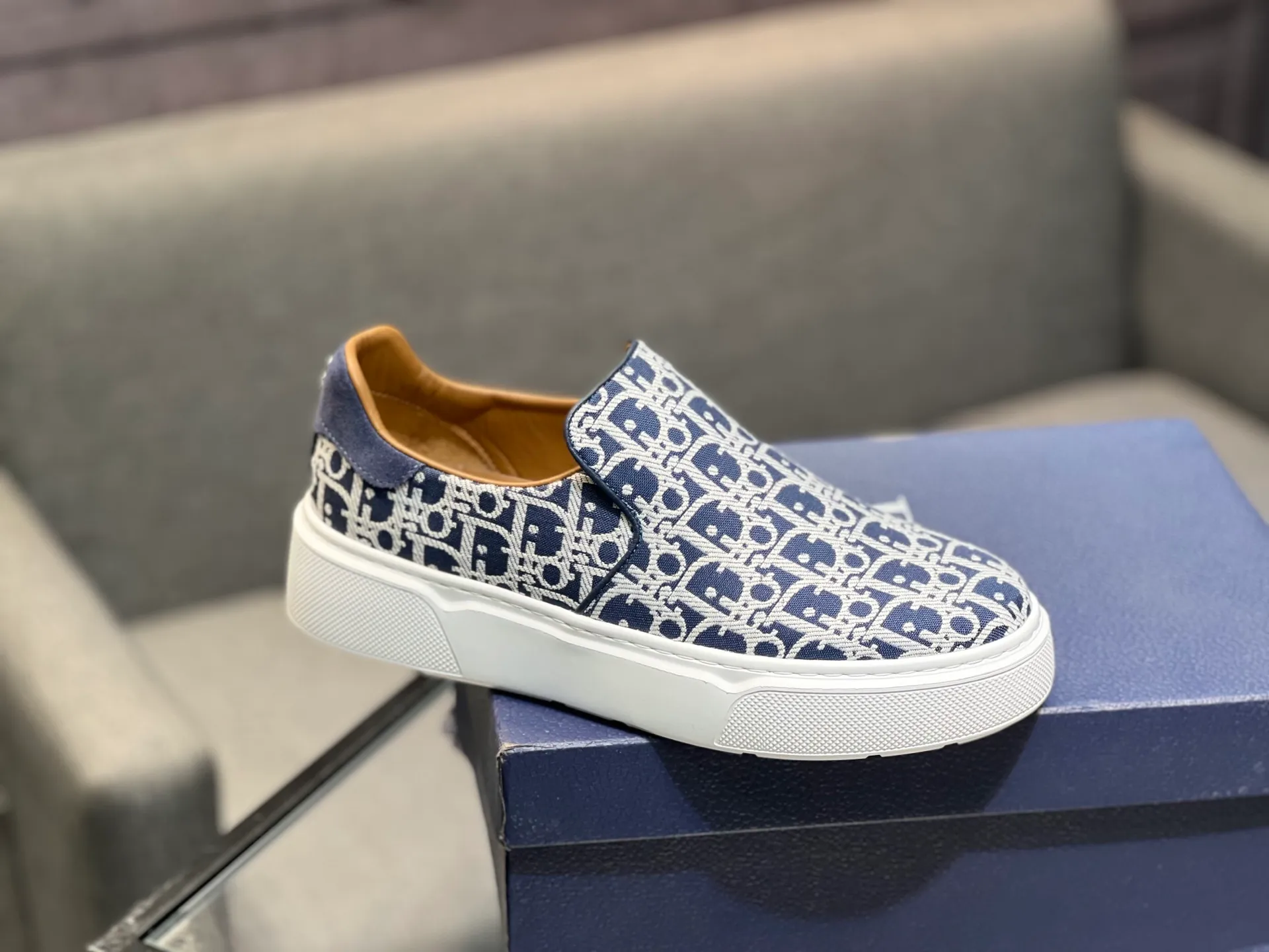 Men's shoes 💰380 The latest DiOr shipment, using imported top-grade jacquard fabric with cowhide design 👍 Breathable mesh lining, comfortable to wear, lightweight, original last mold, official website 1:1, private mold outsole, non-slip, color, multiple colors available, code number 38 to 44 (45 can be ordered)